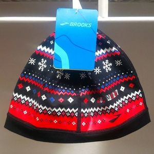 NWT Brooks Greenlight Beanie